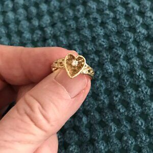 Vintage Gold Filigree Ring with Center Diamond